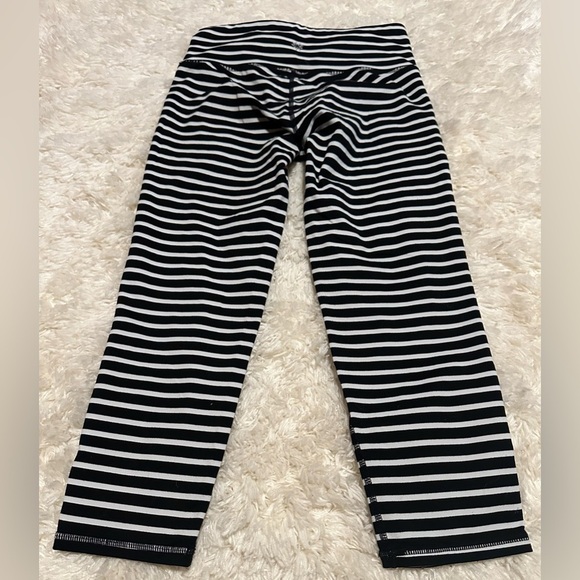 Athleta Women’s Size XS Black and White Striped Leggings EUC - Picture 5 of 7